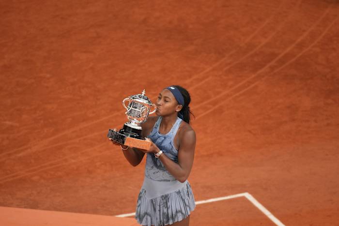 Coco Gauff verslaat de top van Aryna Sabalenka in 3 sets om haar eerste Franse open titel te winnen
