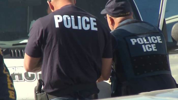 Community reageert op recente ijsarrestaties in San Antonio naarmate het immigratiedebat groeit