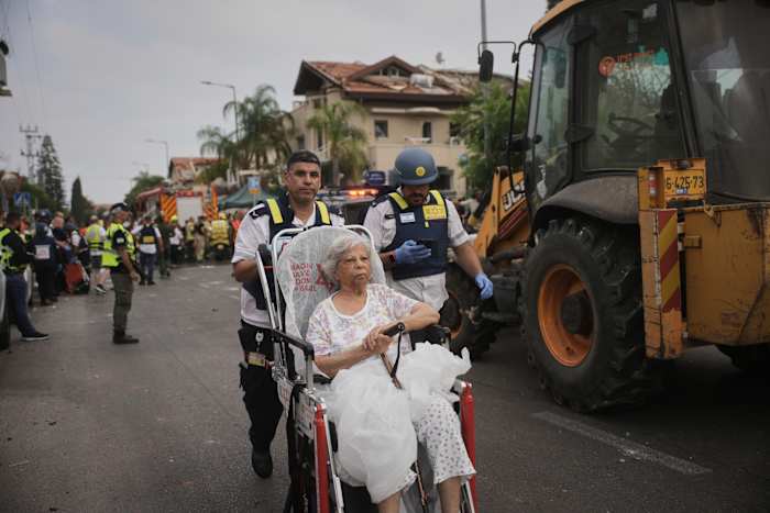 De Israëlische minister van Defensie waarschuwt 'Teheran zal verbranden' als Iran raketten blijft afvuren