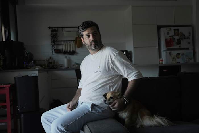 De gevechten zijn gestopt tussen Israël en Iran. Families van gijzelaars hopen nu op een deal in Gaza