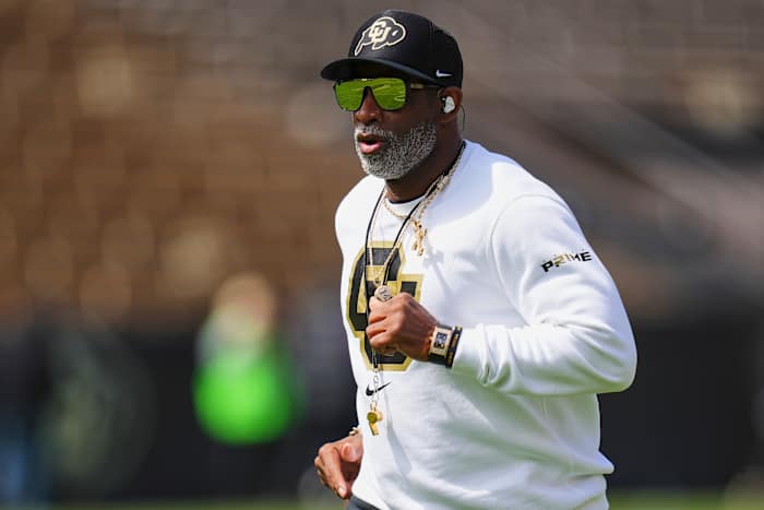 Deion Sanders zegt 'alles is in orde' nadat hij geen voetbalkampen in Boulder, Colorado heeft bijgewoond