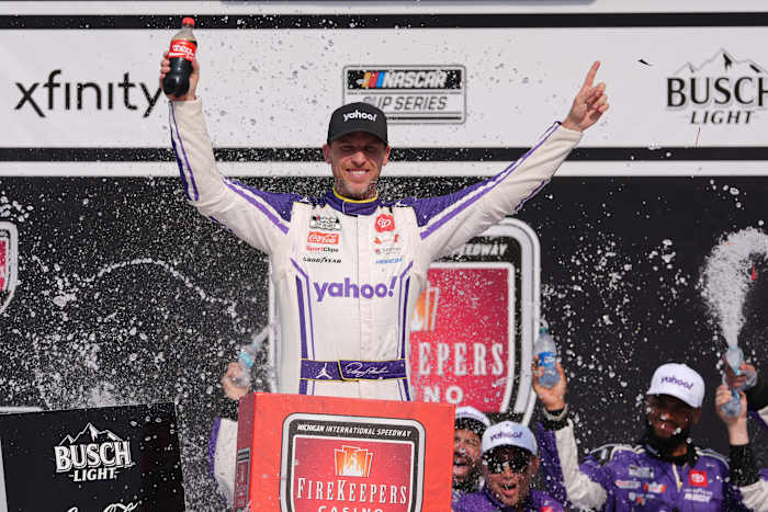 Denny Hamlin verdient nummer 1 zaad in NASCAR's eerste uitdaging in het seizoen