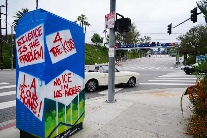 Dodgers kondigen $ 1 miljoen donatie aan om gezinnen te helpen van immigranten die getroffen zijn door federale invallen