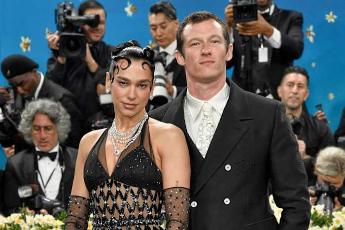Dua Lipa bevestigt lang gespeculeerde betrokkenheid bij acteur Callum Turner