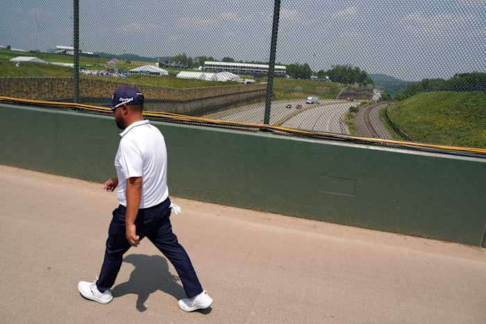 Een golfbaan met een 6-rijstroken snelweg? Welkom bij de US Open in Oakmont, waar I-76 op de een of andere manier opduikt