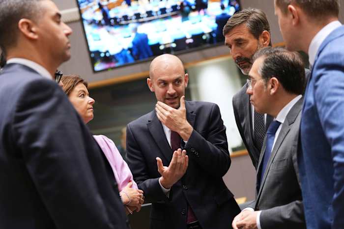 Europa klautert om diplomatie nieuw leven in te blazen na de Amerikaanse nucleaire locaties van Iran