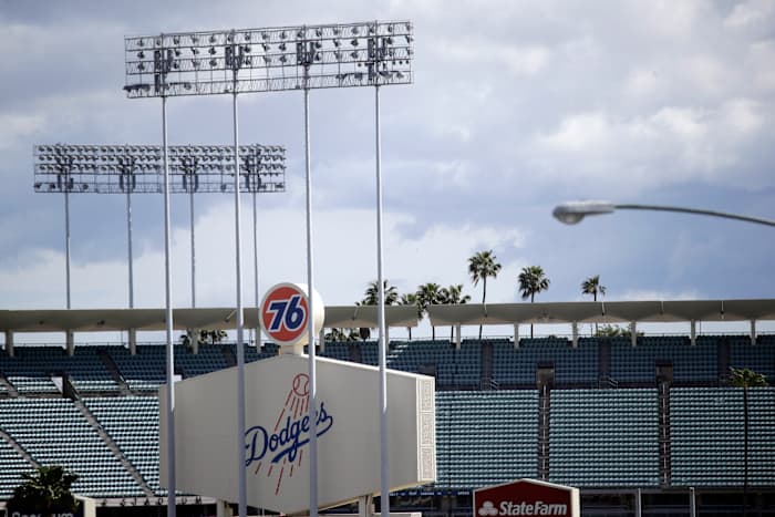 Federale immigratieagenten vroegen om de parkeerplaats van Dodger Stadium te verlaten, zegt Team, zegt