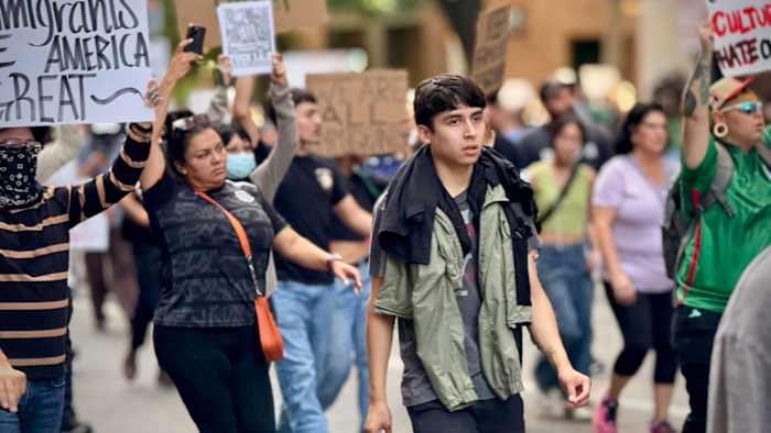 Foto's: protest in het centrum van San Antonio over deportaties van immigranten