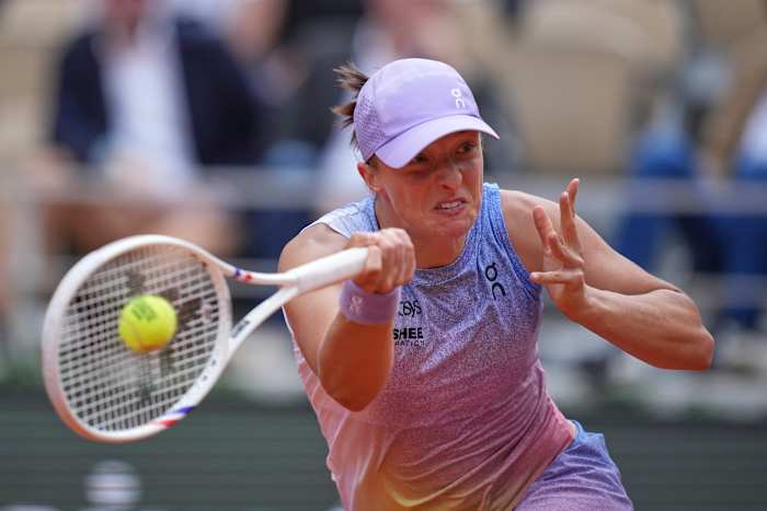 French Open 2025: Iga Swiatek verslaat Emma Raducanu om haar bod uit te breiden voor een 4e rechte titel
