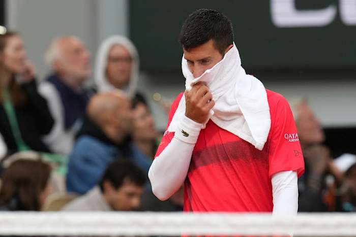 French Open 2025: Novak Djokovic heeft meer last van het weer dan wat dan ook in de eerste ronde winst