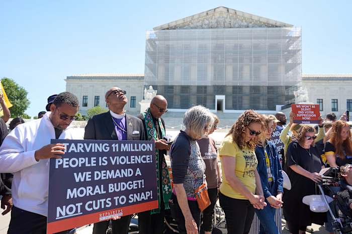 GOP's voedselzegelplan blijkt de senaatsregels te overtreden. Het is de nieuwste tegenslag voor de grote rekening van Trump