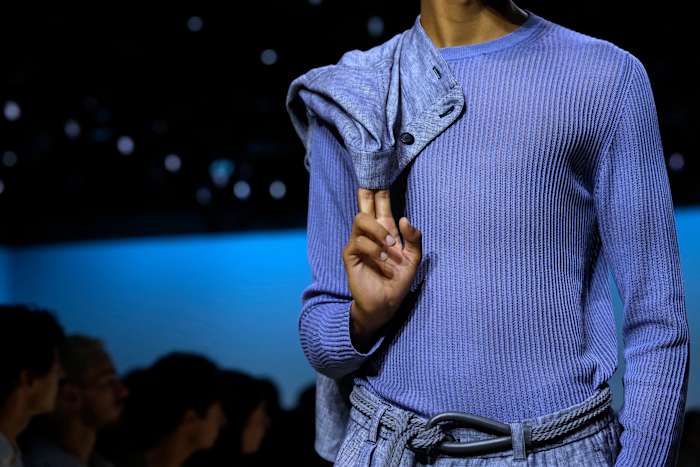 Giorgio Armani mist Milan Fashion Week voor het eerst in 50 jaar, maar zijn ontwerpen schitteren