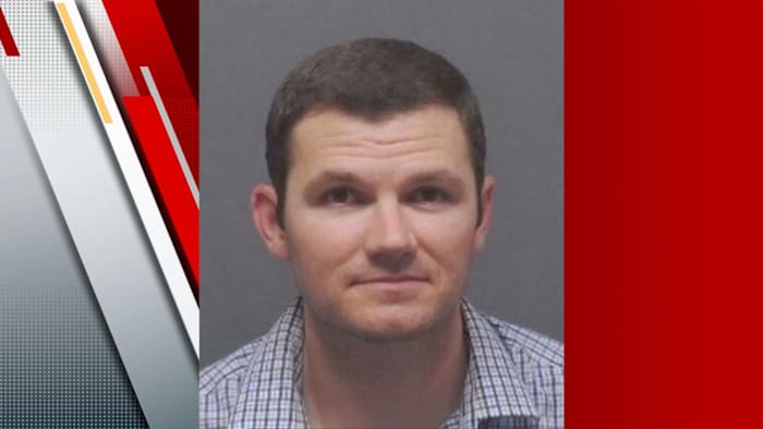 HEB Doctor heeft toegelaten dat hij het verborgen opnameapparaat in het personeel badkamer heeft geplaatst, blijkt uit records