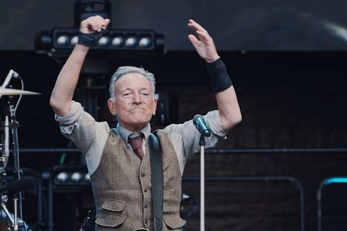 Het Berlijnse concert van Bruce Springsteen weerspiegelt met geschiedenis en een grimmige waarschuwing