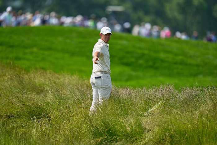 Inzakken Rory McIlroy kan niet profiteren van een heldere start bij Oakmont, schiet 74 in de eerste ronde