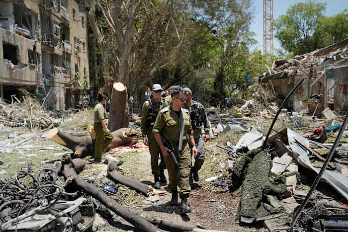 Iraanse raket afgevuurd nadat Amerikaanse stakingen zware schade veroorzaakt, maar weinig verwondingen in Tel Aviv