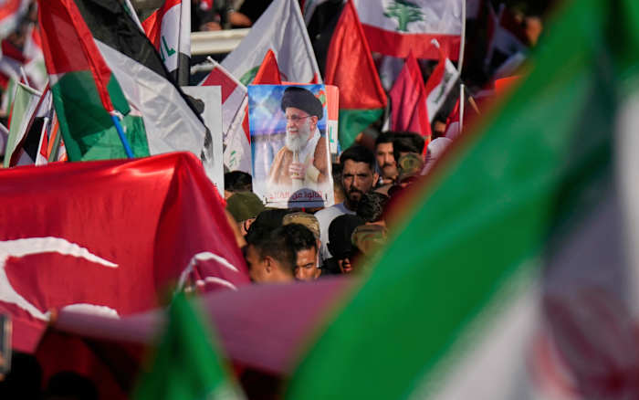 Iran beschuldigd van het ontvoeren van de familie van journalist als vergelding voor oorlogsdekking