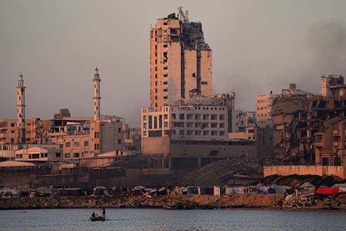 Israëlische stakingen op Gaza doden minstens 20 terwijl oorlog woedt na de opening van een nieuw front met Iran