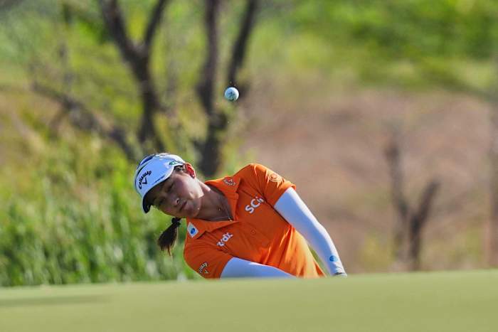 Jeeno Thitikul blijft geduldig en gaat op een vogeltreak om voorsprong in de eerste ronde te nemen bij PGA voor vrouwen