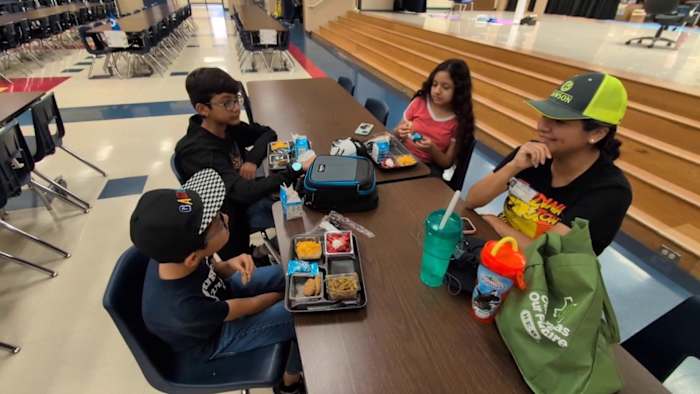 'Kom op!' San Antonio Area Schools Servelen gratis ontbijt, lunch om de zomerse gat te vullen