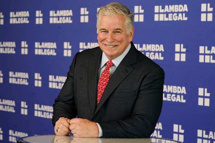 Lambda Legal, een non -profitorganisatie die LGBTQ+ rechten ondersteunt, overtrof het doel van fondsenwerving met $ 105 miljoen