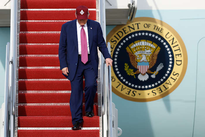 Leden van het Fulbright Scholarship Board nemen ontslag en beschuldigen Trump van bemoeienis