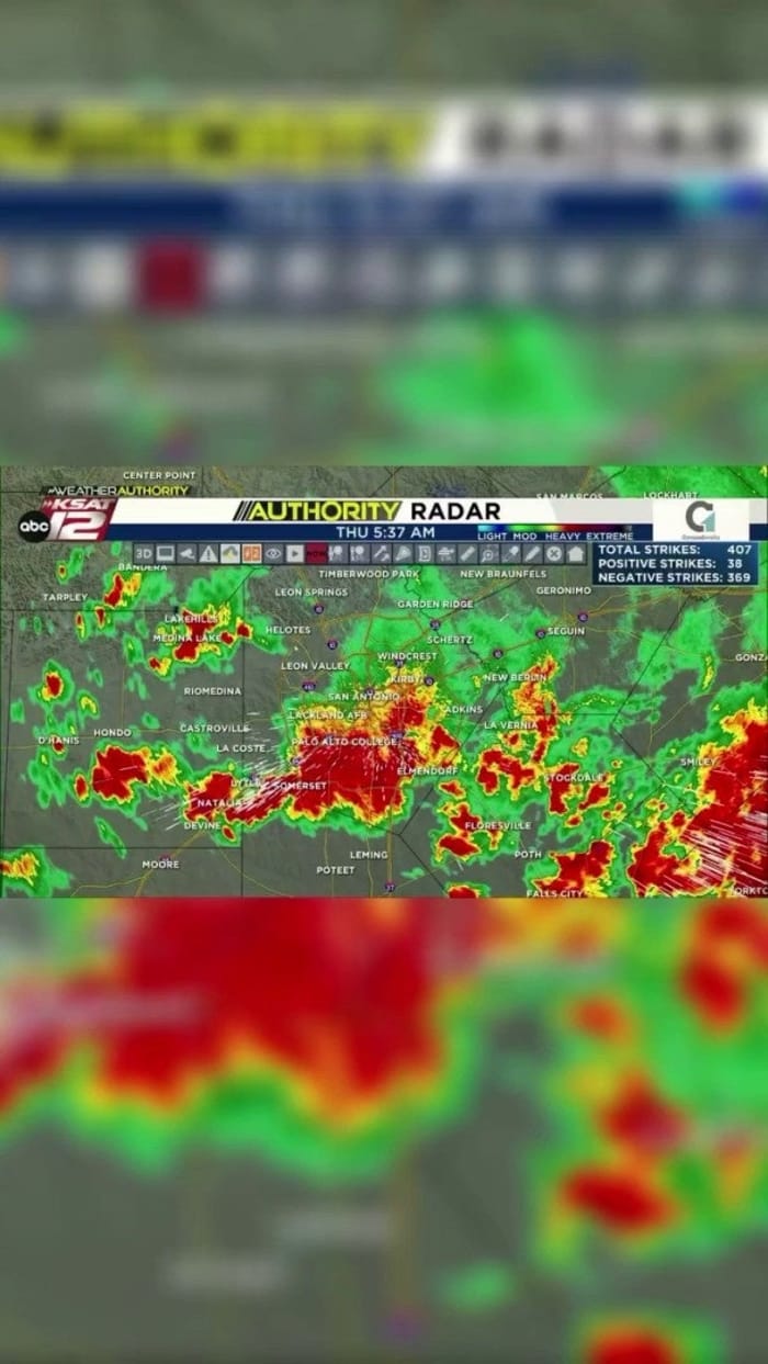 Leon Creek stond op met 13 voet sinds late woensdagavond