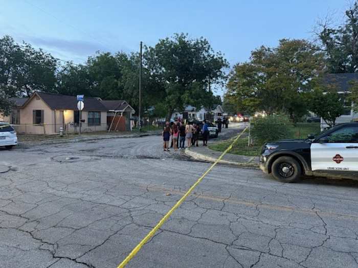 Man geschoten om zich te verzamelen aan de westkant, zegt de politie van San Antonio