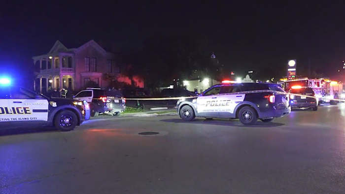 Man schoot, gedood buiten het centrum van de binnenstad tijdens het argument, zegt de politie van San Antonio