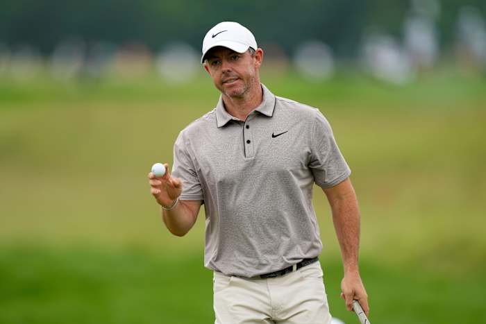 McIlroy breekt zijn Amerikaanse open stilte na het neerschieten van een 74 in de derde ronde op Oakmont