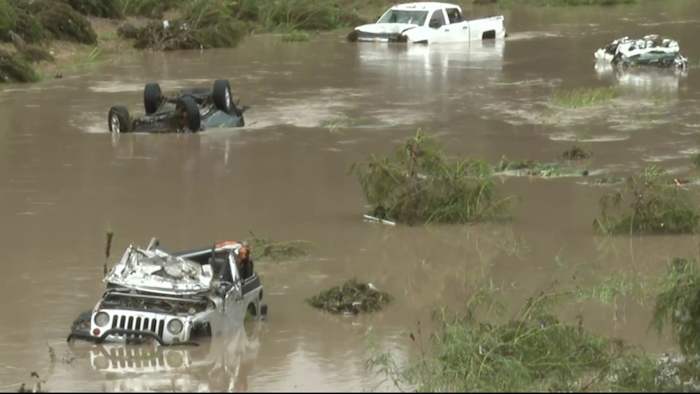 Minstens 4 lichamen zijn teruggevonden in de buurt van de noordoostkant met een hoog water, zeggen ambtenaren