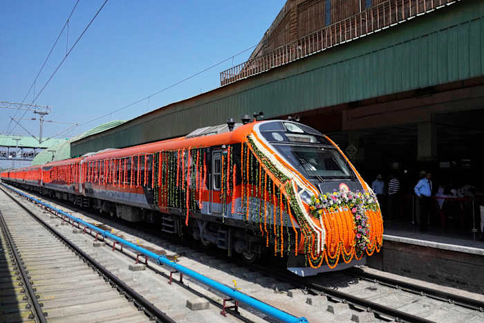 Modi inaugureert het ambitieuze spoorproject dat Kashmir verbindt met Indian Plains