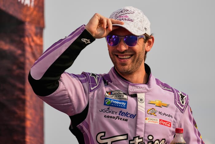 NASCAR's Mexico City Race: Daniel Suarez balanceert thuis racen met onzekerheid over contract