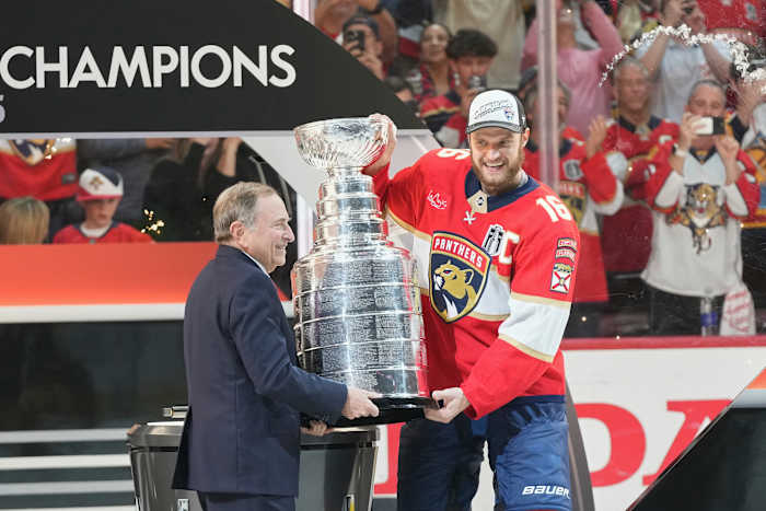 NHL en NHLPA dicht bij het overeenkomen van 4-jarige MKBA-uitbreiding, inclusief een 84-game seizoen, zeggen AP-bronnen