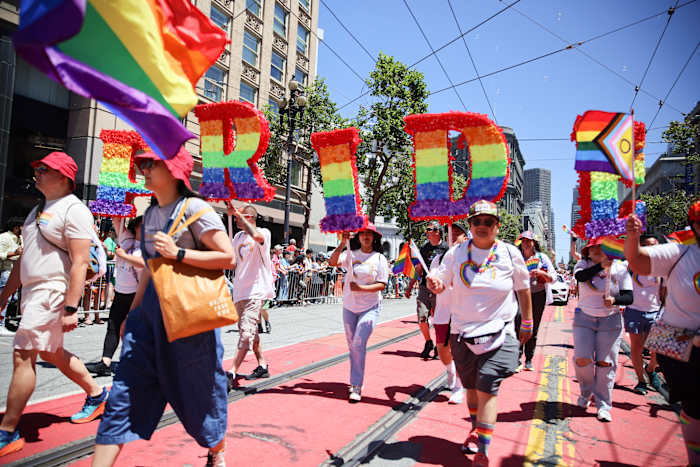 NYC, San Francisco en andere Amerikaanse steden die LGBTQ+ Pride Month aftappen met een mix van partij en protest