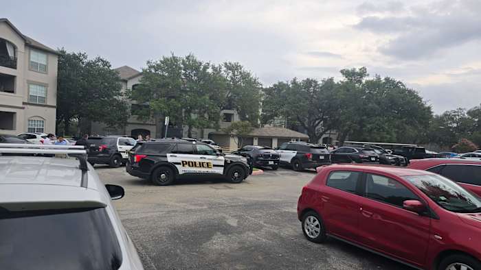 Naakte man sterft in SAPD -hechtenis na mogelijke 'medische aflevering', zegt de politie