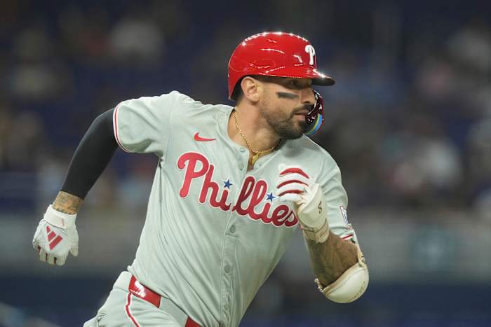 Nick Castellanos keert terug naar Phillies line-up na het bankje en maakt game-seal vangst vs Marlins