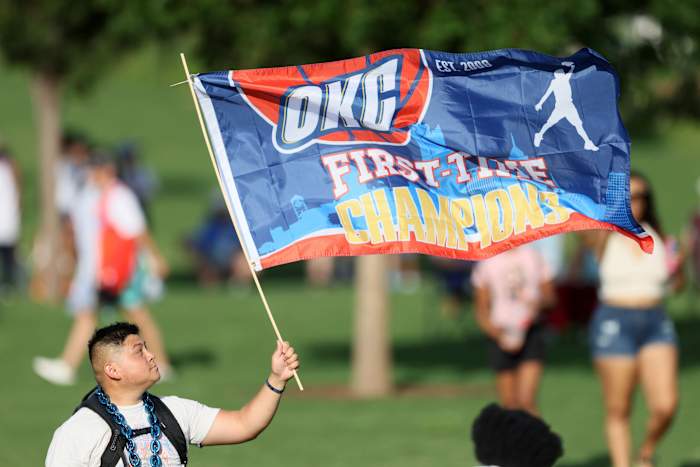 Oklahoma City Thunder -fans vieren de NBA -titel met een parade na jaren van hartzeer