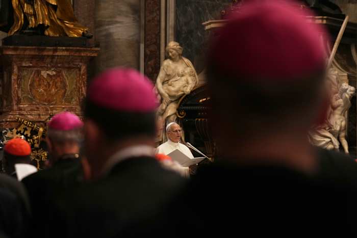 Paus Leo XIV bevestigt het celibaat voor priesters, eist 'firma' -actie over seksueel misbruik