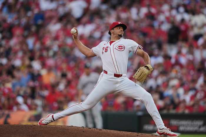 Reds rookie Chase Burns slaat de eerste 5 slagmensen uit in het Hoofdklasse -debuut voordat hij wankelt vs. Yankees