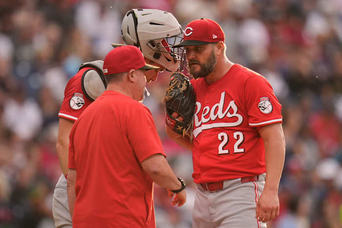 Reds werper Wade Miley beschuldigd in gerechtelijke documenten van drugslaeverancier voor wijlen Tyler Skaggs