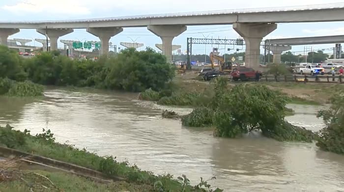 SAFD reageert op 65 reddingen met een hoog water, 24 grote crashes te midden van ernstige stormen