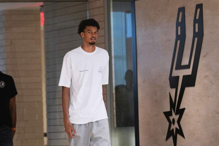 San Antonio Spurs -ster Victor Wembanyama gaat een paar dagen naar een tempel in China