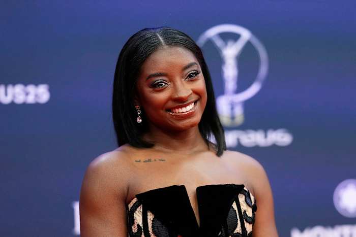 Simone Biles verontschuldigt zich voor een verhitte uitwisseling met Riley Gaines over trans -atleetparticipatie