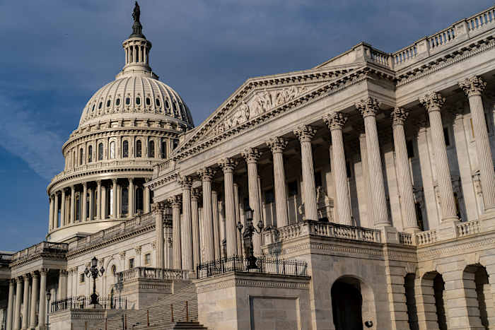 Staten schrap zetten voor impact, omdat de grote wetsvoorstel van Trump nadert in het congres