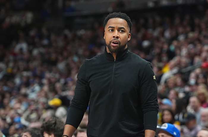 Suns coaching zoeken naar 2 kandidaten, Cavs Assistants Bryant en Ott, AP Source Says