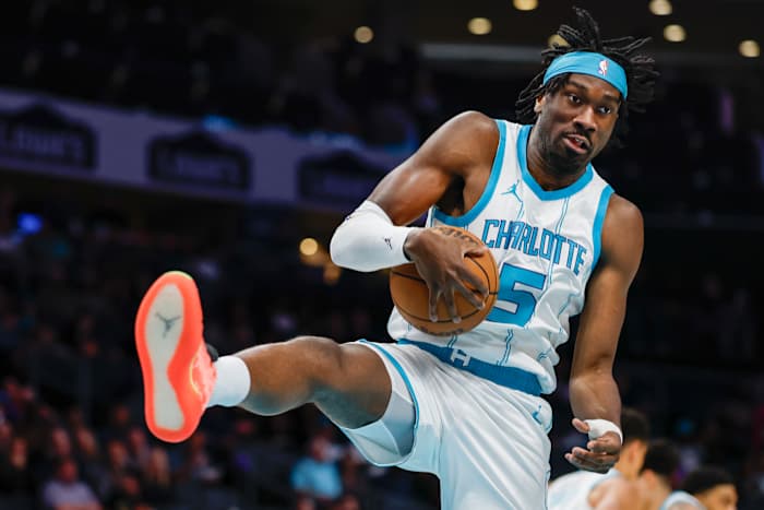 Suns voegt 7-voet Mark Williams toe, stuur twee picks in de eerste ronde naar Hornets, zegt AP Source, zegt AP Source