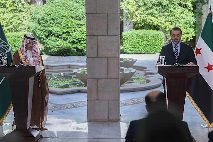 Syrië en Saoedi -Arabië stemmen ermee in de economische samenwerking te stimuleren nadat westerse sancties zijn versoepeld