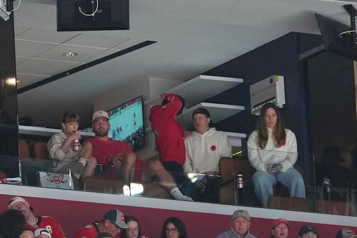 Taylor Swift en Travis Kelce wonen Game 4 van Stanley Cup finale tussen Panthers en Oilers