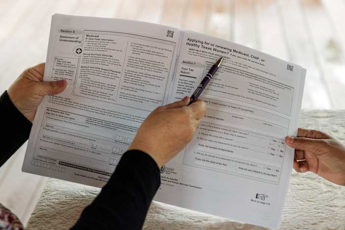 Terwijl GOP de bezuinigingen op duwt, zeggen velen dat Medicaid en voedselbonnen ondergefinancierd zijn: AP-NORC-poll